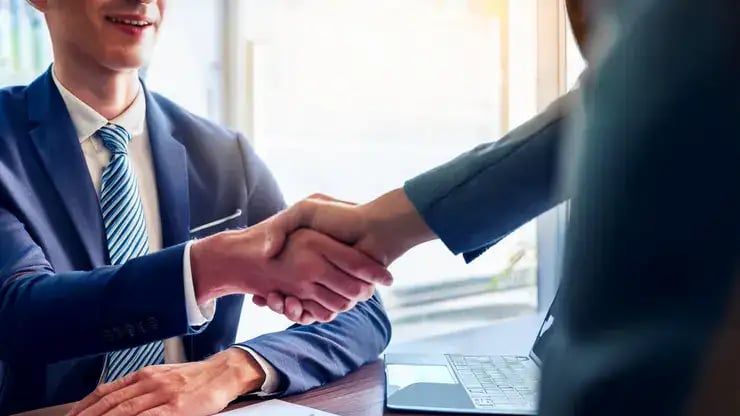 should-you-refinance-with-your-current-bank-or-switch-lenders